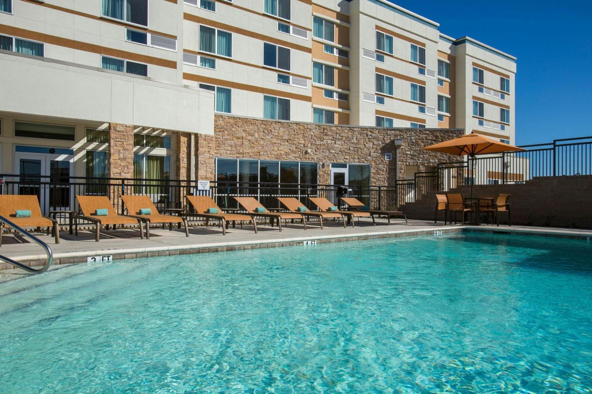 Courtyard By Marriott Dallas Midlothian At Midlothian Conference Center מראה חיצוני תמונה