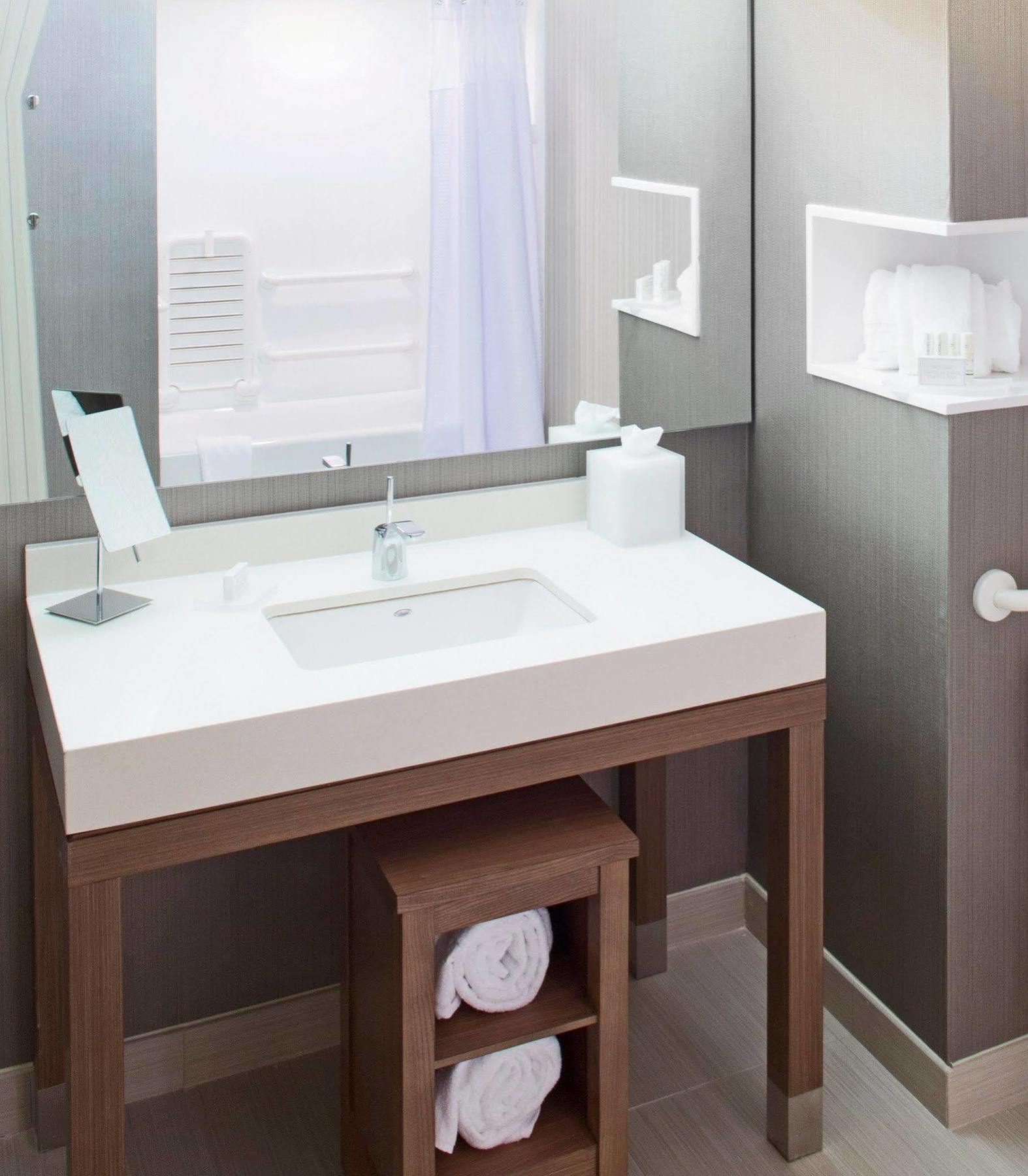 Courtyard By Marriott Dallas Midlothian At Midlothian Conference Center מראה חיצוני תמונה