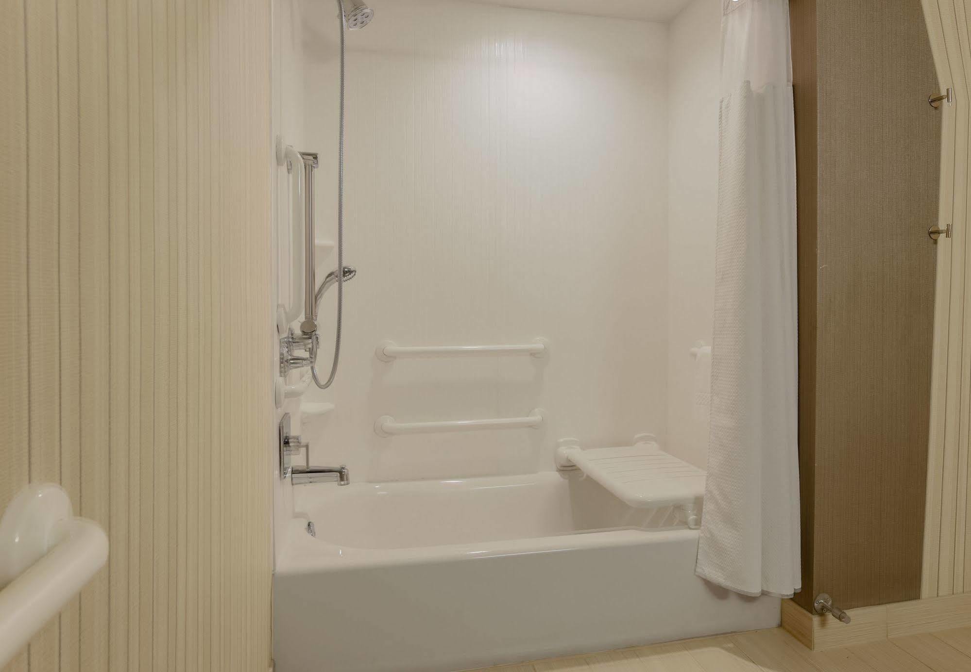 Courtyard By Marriott Dallas Midlothian At Midlothian Conference Center מראה חיצוני תמונה