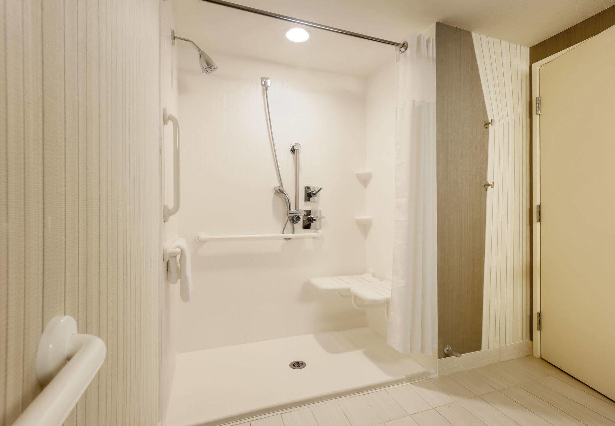Courtyard By Marriott Dallas Midlothian At Midlothian Conference Center מראה חיצוני תמונה