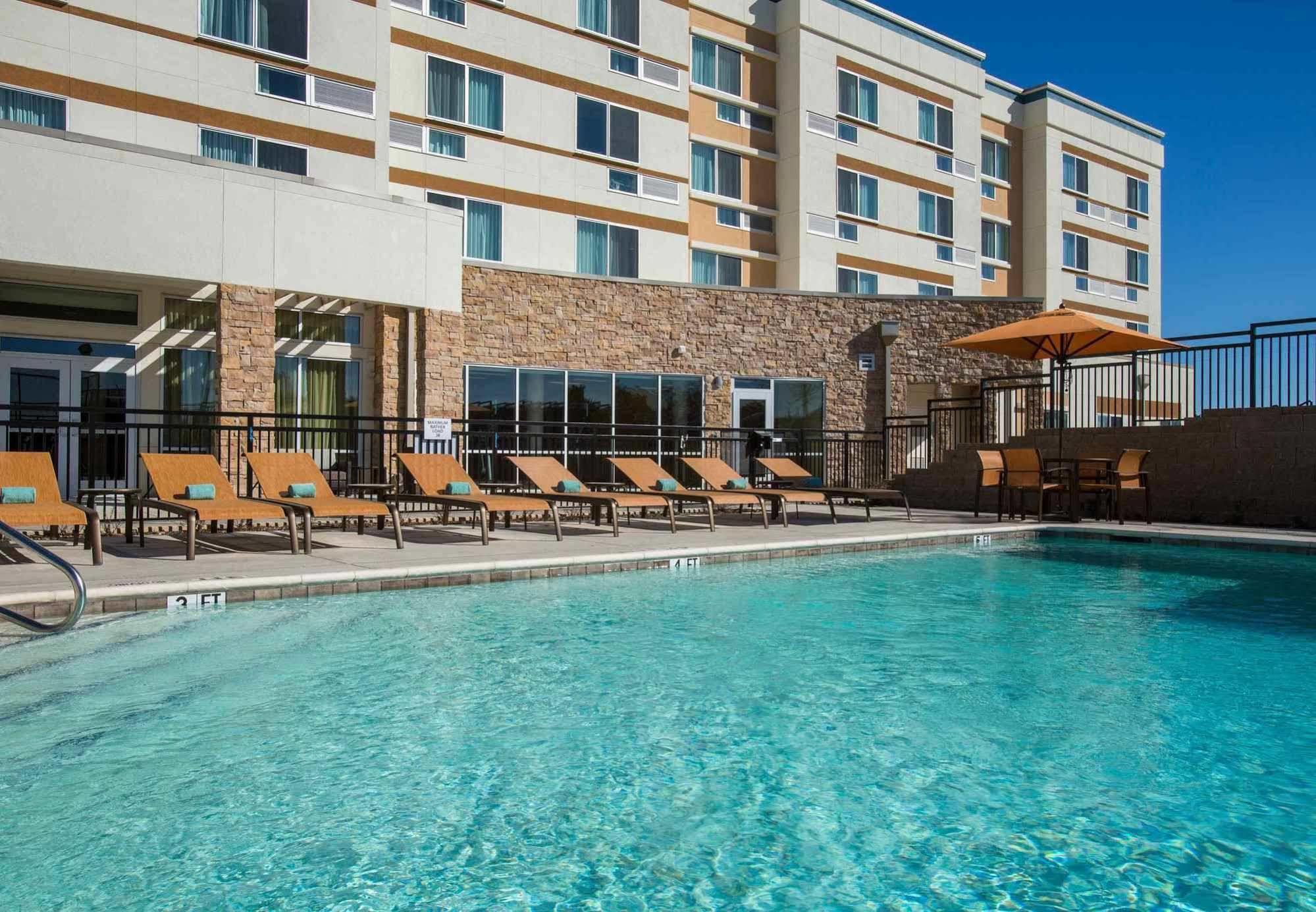 Courtyard By Marriott Dallas Midlothian At Midlothian Conference Center מראה חיצוני תמונה